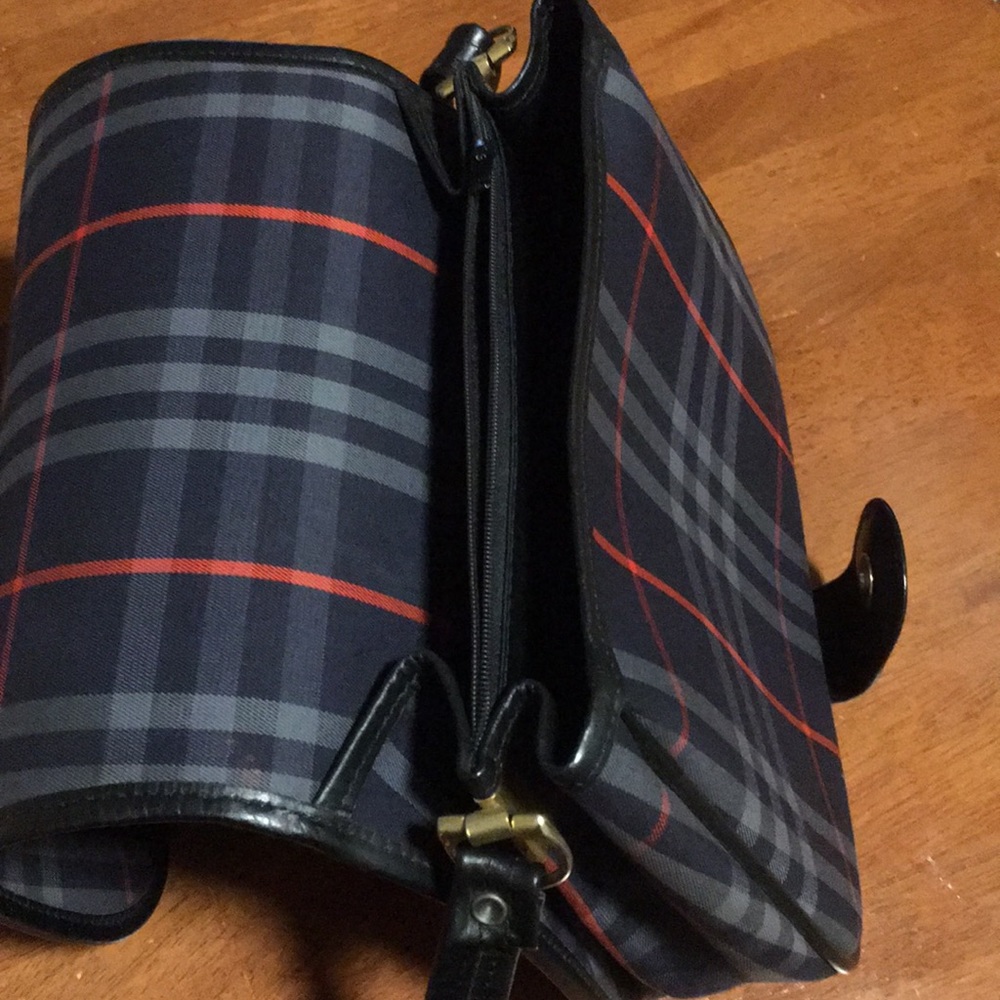 Burberry’s Lady’s shoulder bag - Picture 3 of 6